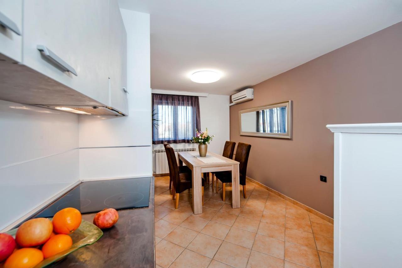 Cerin Apartment Ровинь Экстерьер фото