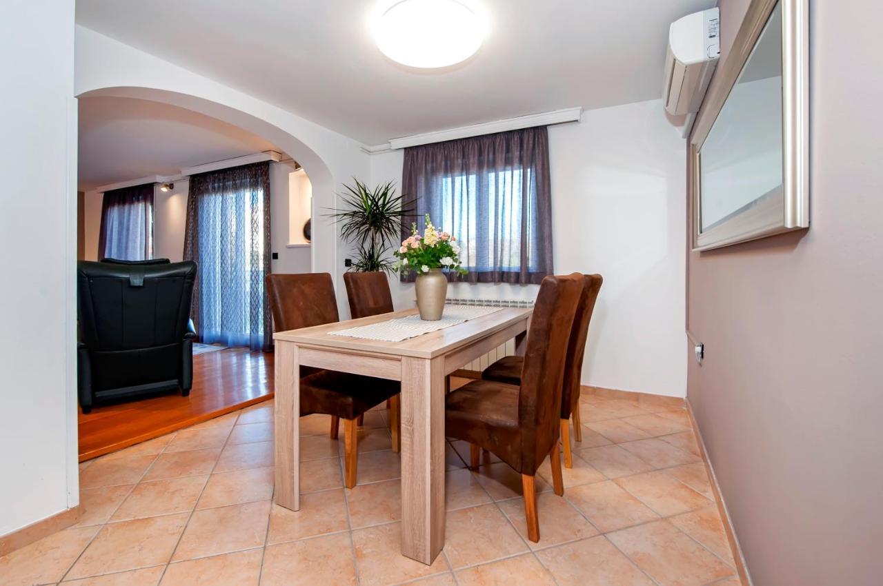 Cerin Apartment Ровинь Экстерьер фото